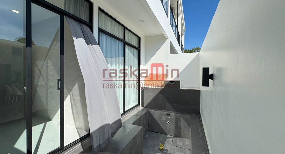 For sale 4 bedrooms house in Bang Lamung, Chonburi
