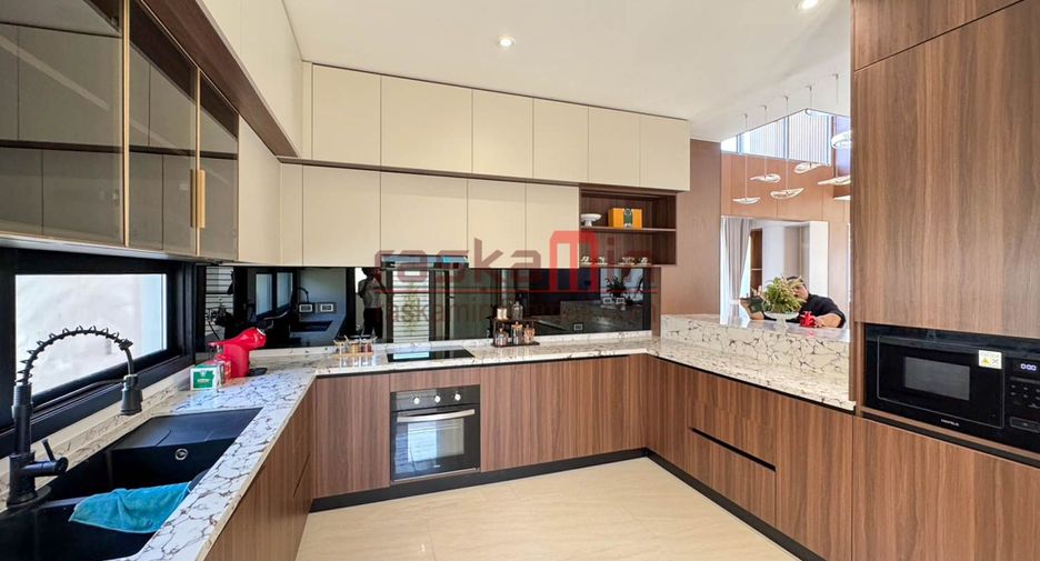 Villa zum Kauf mit 4 Zimmer in Bang Lamung, Chonburi