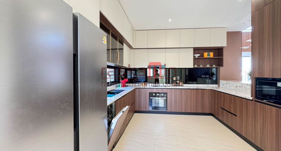 Villa zum Kauf mit 4 Zimmer in Bang Lamung, Chonburi