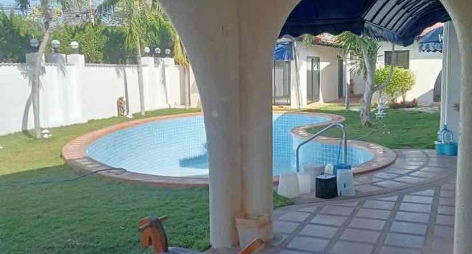 For rent 5 bedrooms villa in Bang Lamung, Chonburi