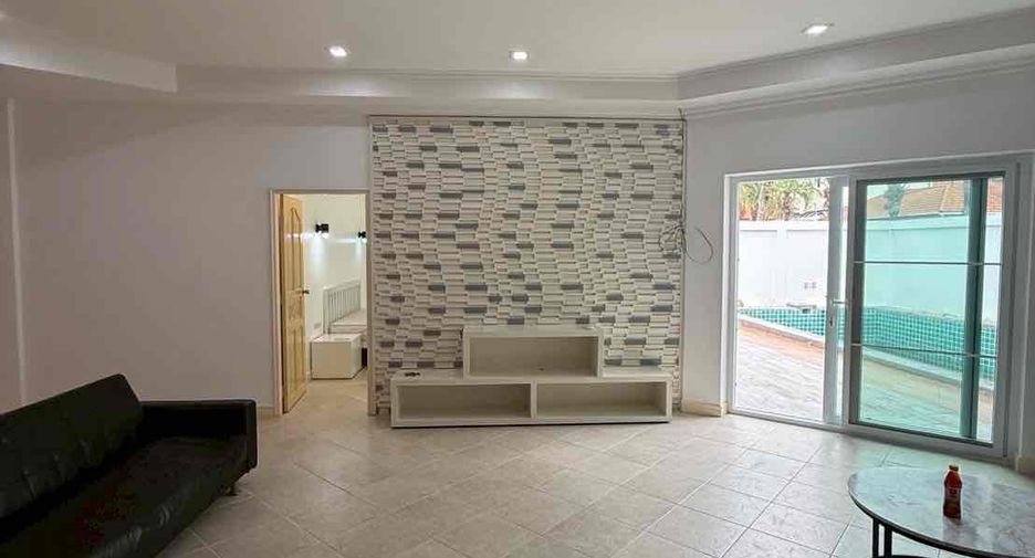 For rent 4 bedrooms villa in Bang Lamung, Chonburi