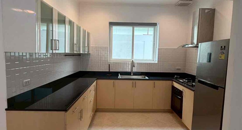For rent 4 bedrooms villa in Bang Lamung, Chonburi