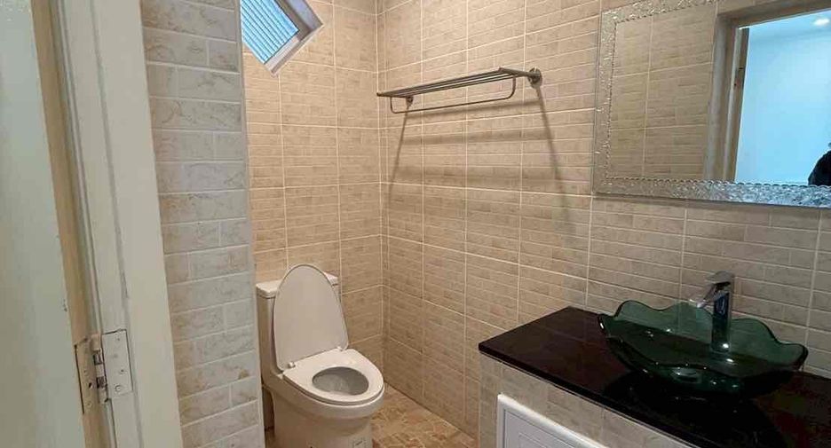 For rent 4 bedrooms villa in Bang Lamung, Chonburi