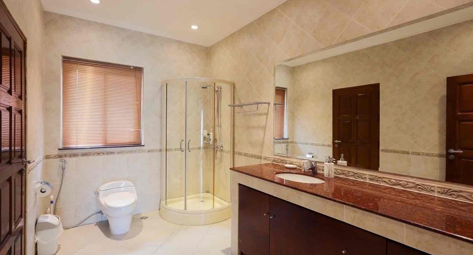 For rent 6 bedrooms villa in Bang Lamung, Chonburi