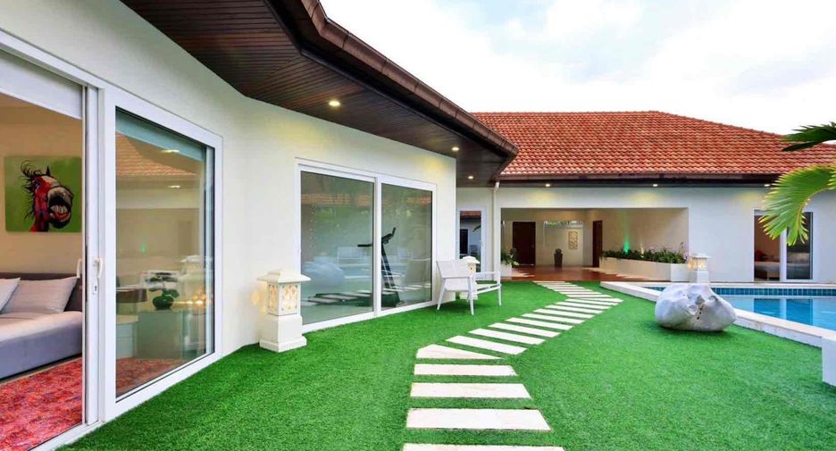 For rent 6 bedrooms villa in Bang Lamung, Chonburi