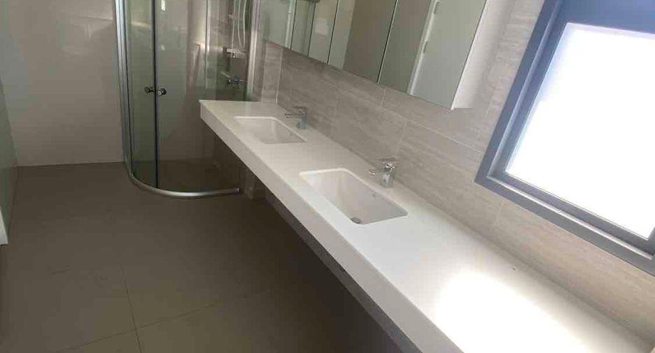 For rent 4 bedrooms villa in Bang Lamung, Chonburi