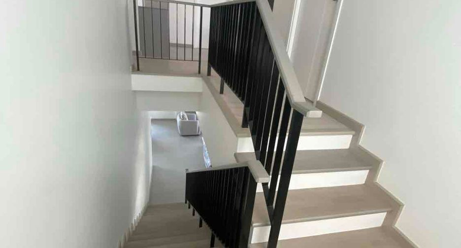 For rent 4 bedrooms villa in Bang Lamung, Chonburi