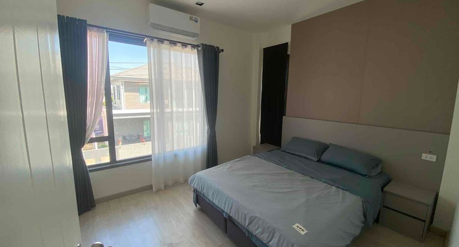 For rent 4 bedrooms villa in Bang Lamung, Chonburi