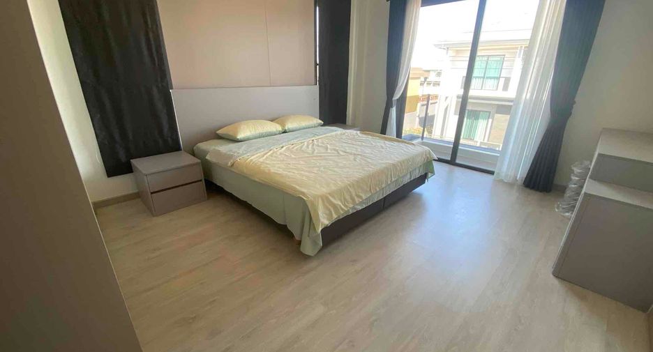 For rent 4 bedrooms villa in Bang Lamung, Chonburi