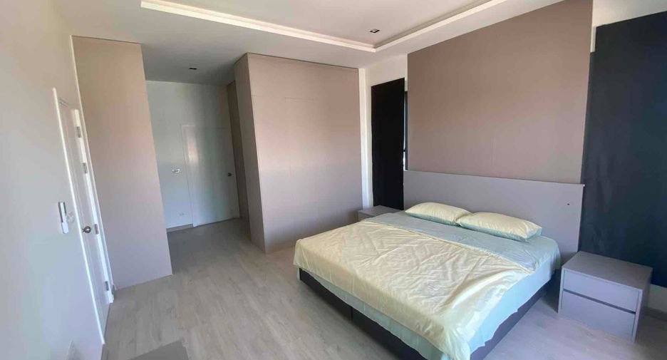 For rent 4 bedrooms villa in Bang Lamung, Chonburi