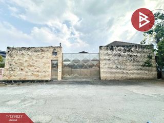 For sale 4 ベッドルーム house in Sam Phran, Nakhon Pathom