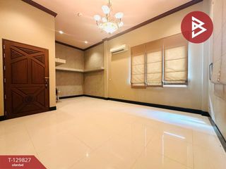 For sale 4 ベッドルーム house in Sam Phran, Nakhon Pathom
