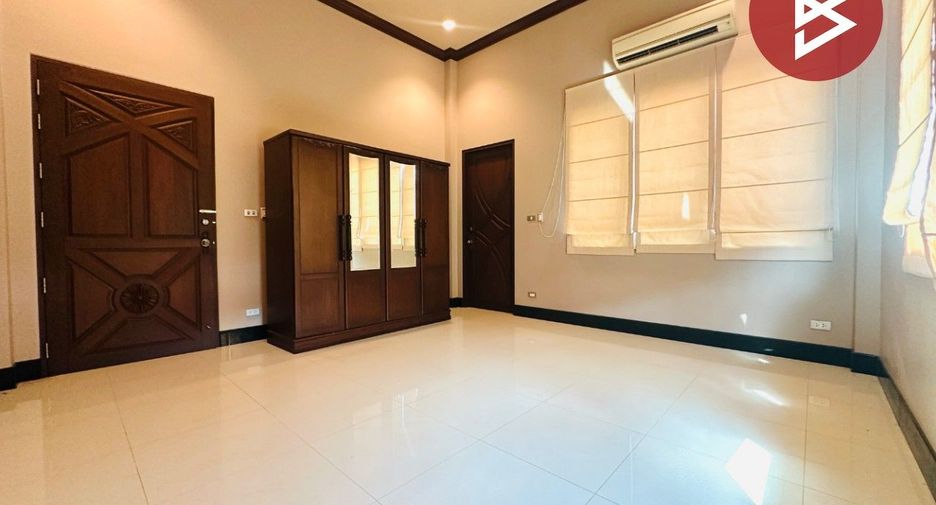For sale 4 ベッドルーム house in Sam Phran, Nakhon Pathom