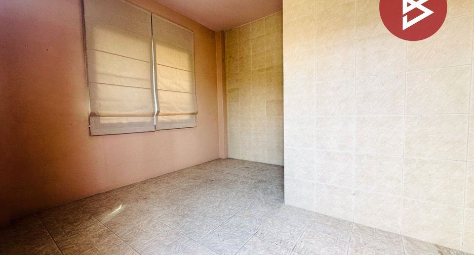 For sale 4 ベッドルーム house in Sam Phran, Nakhon Pathom