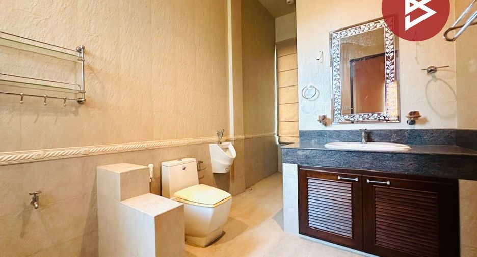 For sale 4 ベッドルーム house in Sam Phran, Nakhon Pathom