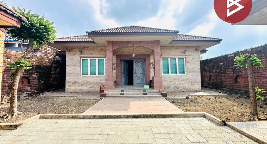 For sale 4 ベッドルーム house in Sam Phran, Nakhon Pathom