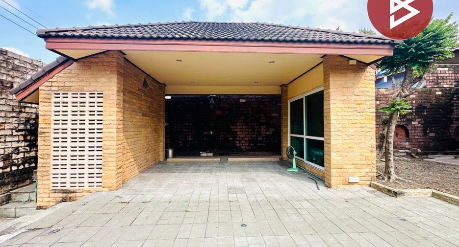 For sale 4 ベッドルーム house in Sam Phran, Nakhon Pathom