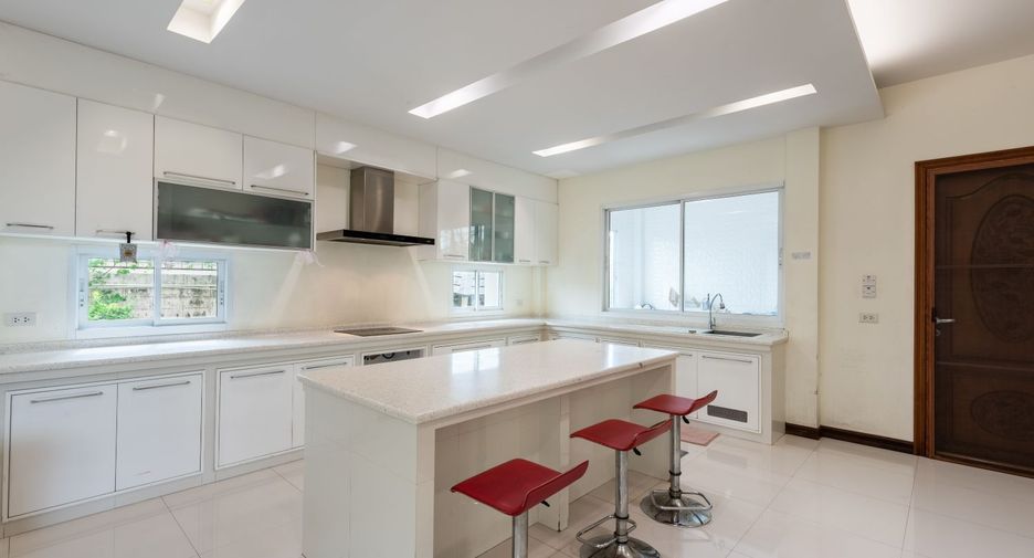 Casa en venta de 4 habitaciones en Khan Na Yao, Bangkok