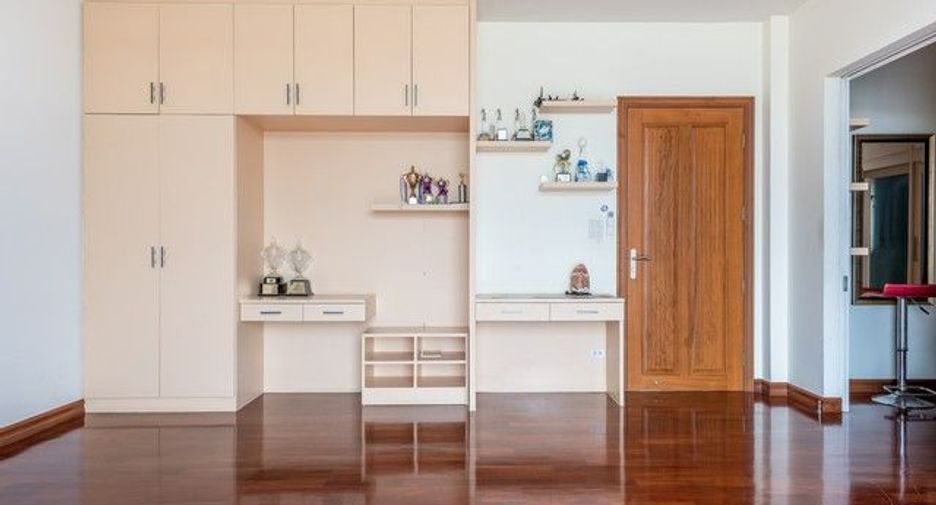Casa en venta de 4 habitaciones en Khan Na Yao, Bangkok