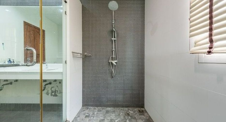 Casa en venta de 4 habitaciones en Khan Na Yao, Bangkok