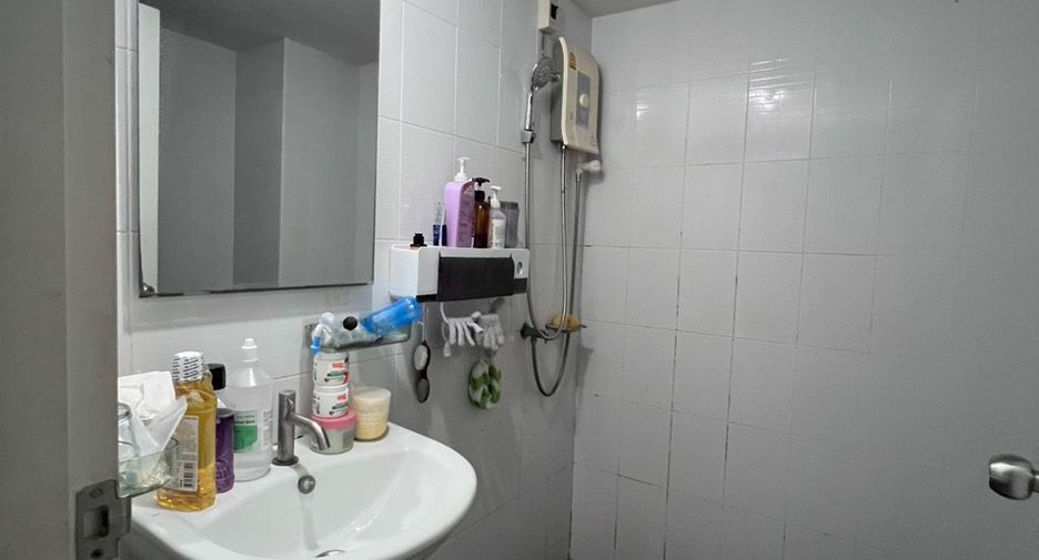 For sale 1 bed condo in Bang Kapi, Bangkok