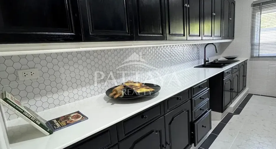 Haus zur Miete und zum Kauf mit 3 Zimmer in Bang Lamung, Chonburi