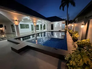 Haus zur Miete und zum Kauf mit 3 Zimmer in Bang Lamung, Chonburi