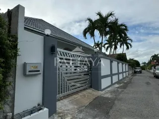 Haus zur Miete und zum Kauf mit 3 Zimmer in Bang Lamung, Chonburi