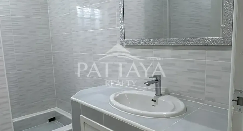 Haus zur Miete und zum Kauf mit 3 Zimmer in Bang Lamung, Chonburi