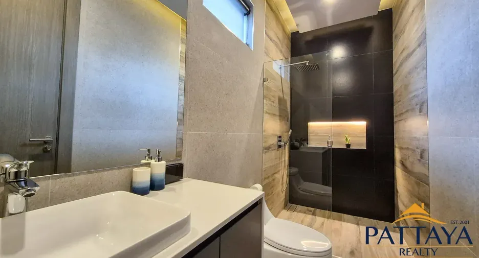 À vendre 5 chambres maison à Bang Lamung, Chonburi