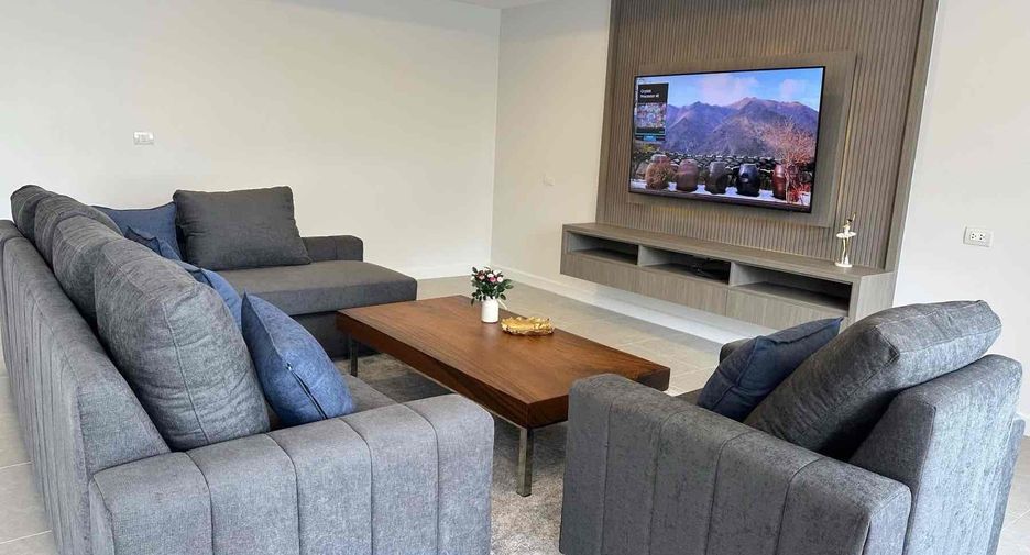 Villa en alquiler y en venta de 4 habitaciones en Bang Lamung, Chonburi