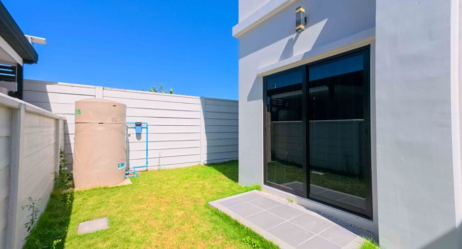 For rent and for sale 3 bedrooms house in Khlong Sam Wa, Bangkok