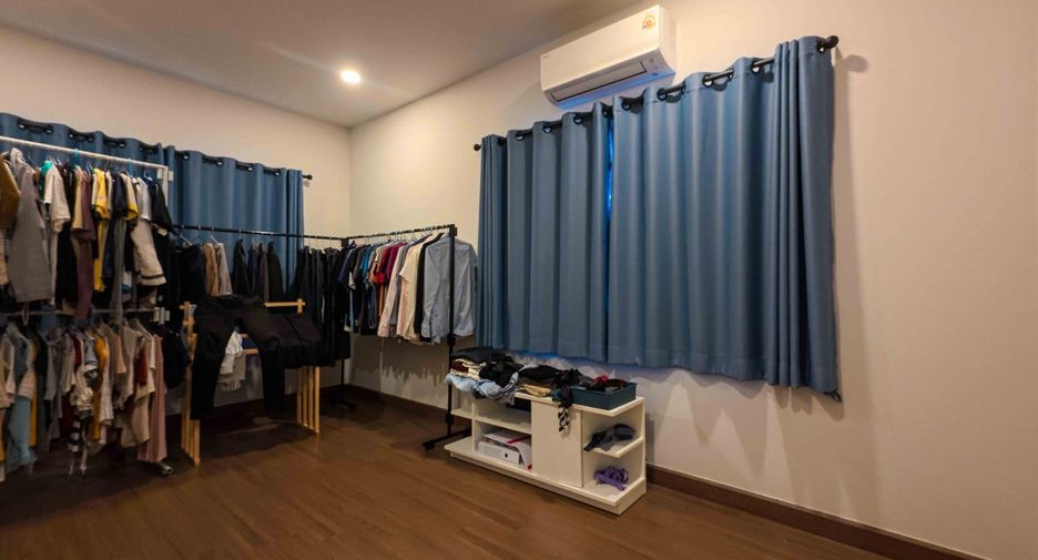 For rent and for sale 3 bedrooms house in Khlong Sam Wa, Bangkok