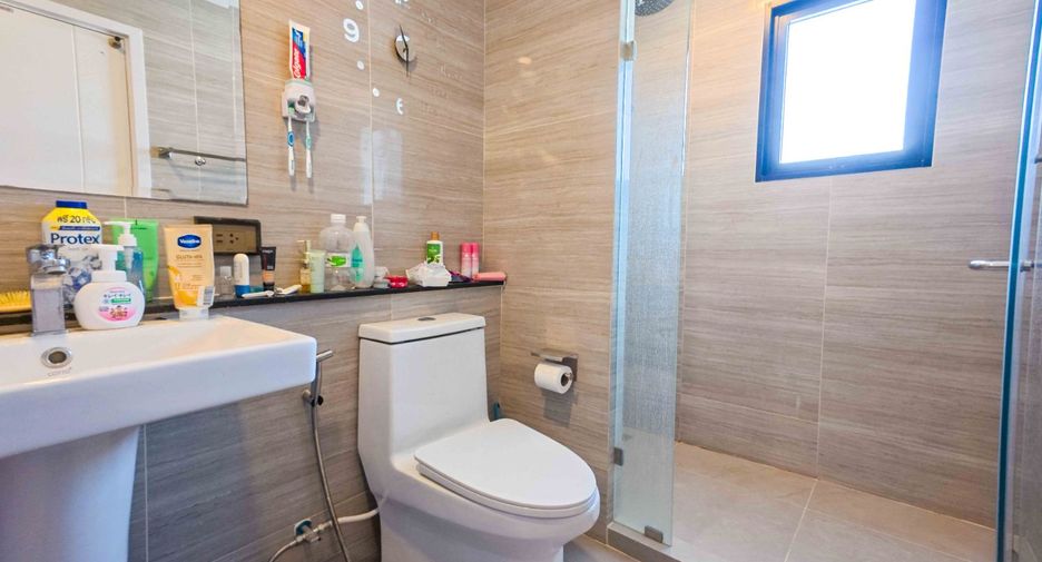For rent and for sale 3 bedrooms house in Khlong Sam Wa, Bangkok