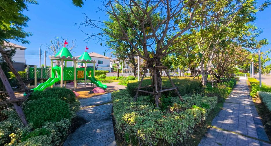 For rent and for sale 3 bedrooms house in Khlong Sam Wa, Bangkok
