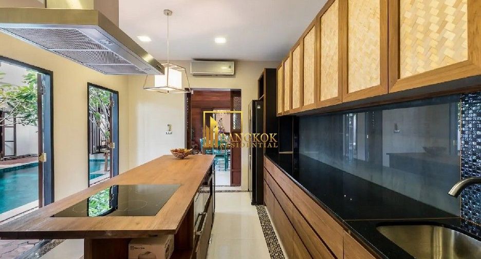 For rent 4 ベッドルーム house in Khlong Toei, Bangkok