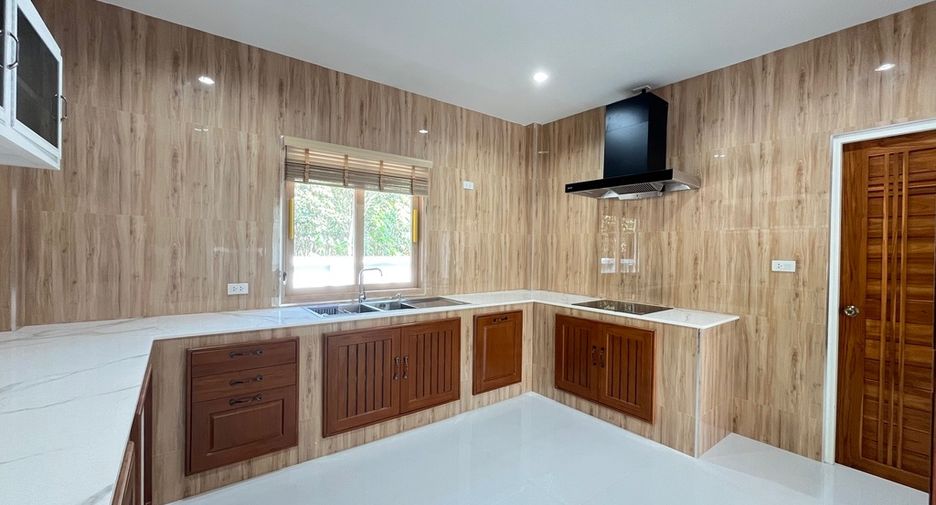 For rent 4 bedrooms villa in Mueang Krabi, Krabi