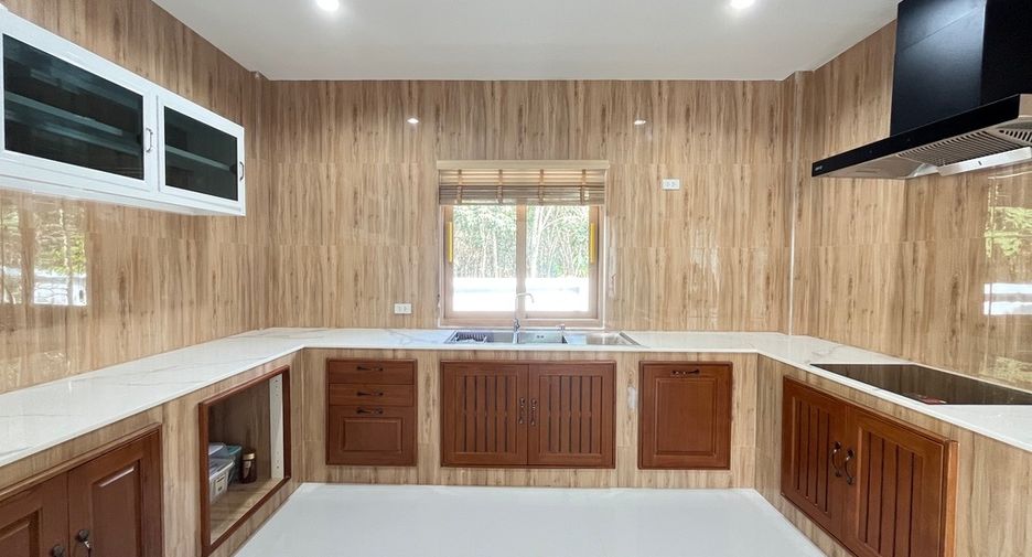 For rent 4 bedrooms villa in Mueang Krabi, Krabi