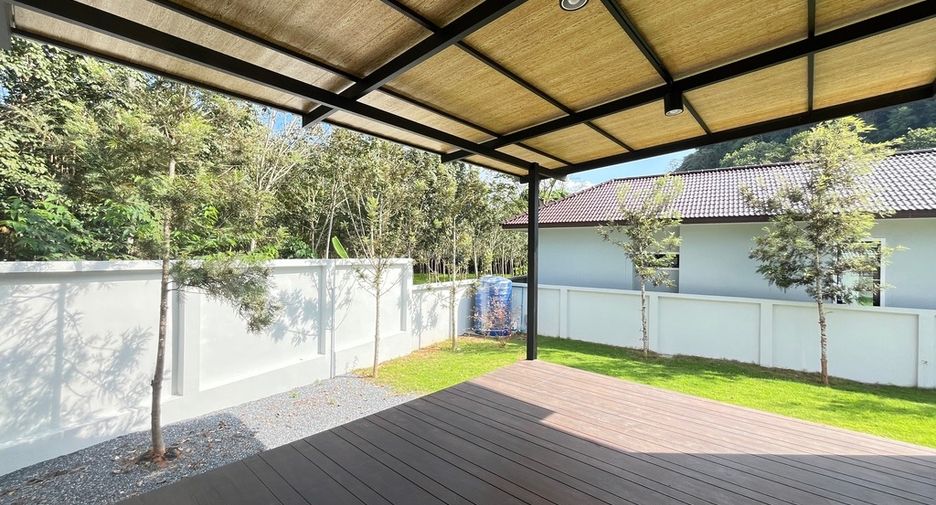 For rent 4 bedrooms villa in Mueang Krabi, Krabi