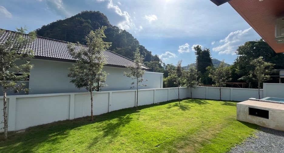 For rent 4 bedrooms villa in Mueang Krabi, Krabi