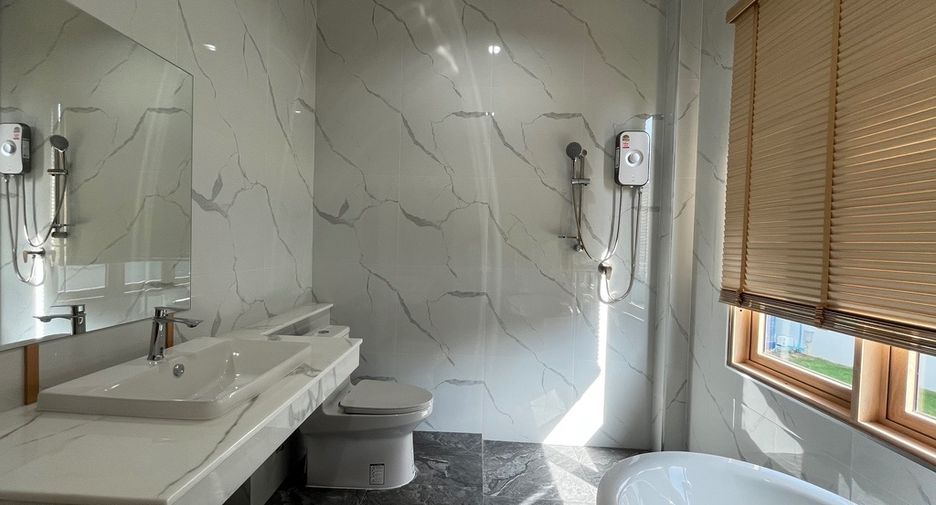 For rent 4 bedrooms villa in Mueang Krabi, Krabi