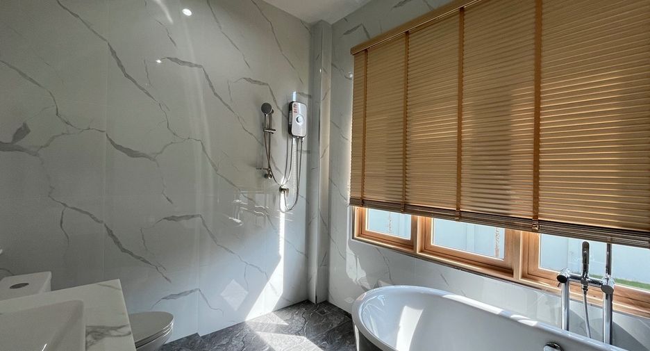 For rent 4 bedrooms villa in Mueang Krabi, Krabi
