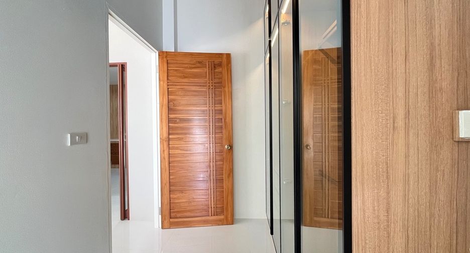 For rent 4 bedrooms villa in Mueang Krabi, Krabi