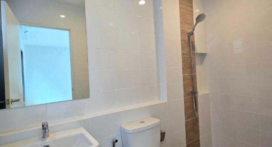 Casa adosada en venta de estudio en Bang Phli, Samut Prakan
