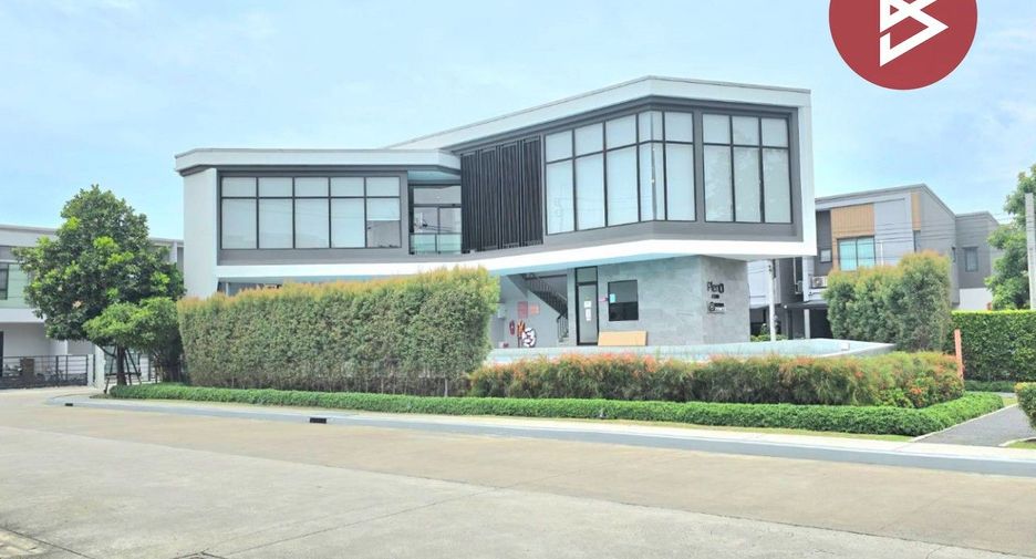 Casa adosada en venta de estudio en Bang Phli, Samut Prakan