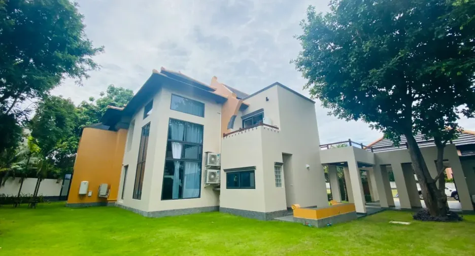 Casa en alquiler y en venta de 6 habitaciones en Bang Lamung, Chonburi