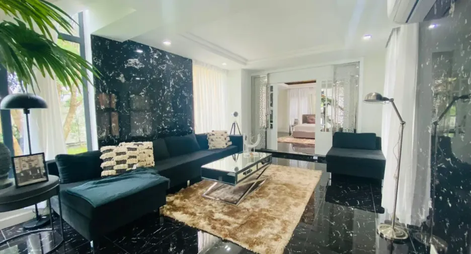 Casa en alquiler y en venta de 6 habitaciones en Bang Lamung, Chonburi