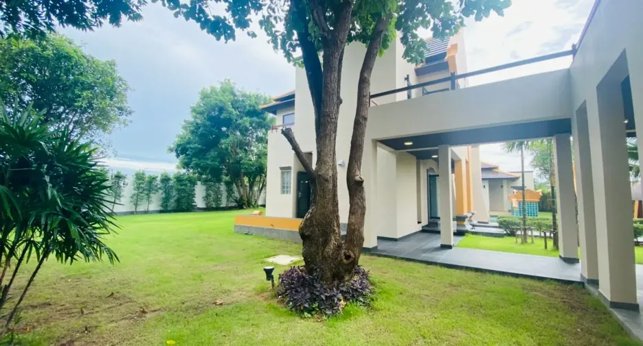 Casa en alquiler y en venta de 6 habitaciones en Bang Lamung, Chonburi