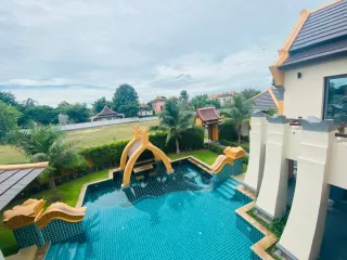 Haus zur Miete und zum Kauf mit 6 Zimmer in Bang Lamung, Chonburi
