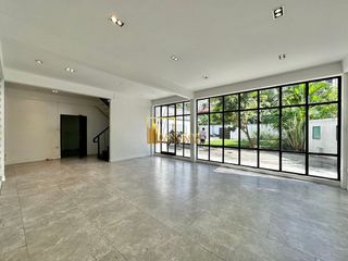 Haus zur Miete mit 3 Zimmer in Watthana, Bangkok